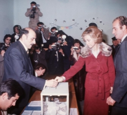 Los Reyes acudieron al colegio electoral de El Pardo para depositar su voto con motivo del referéndum sobre la Reforma Política